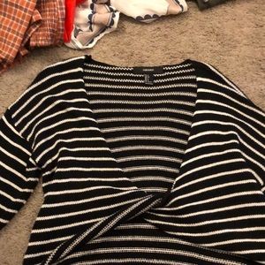 b&w knit sweater w open front and twist